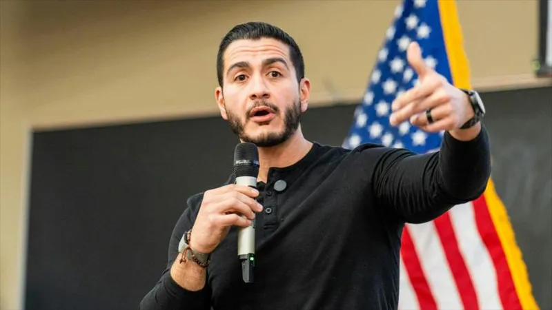 Un musulmán gana primarias demócratas en Michigan: Trump y Vance estallan