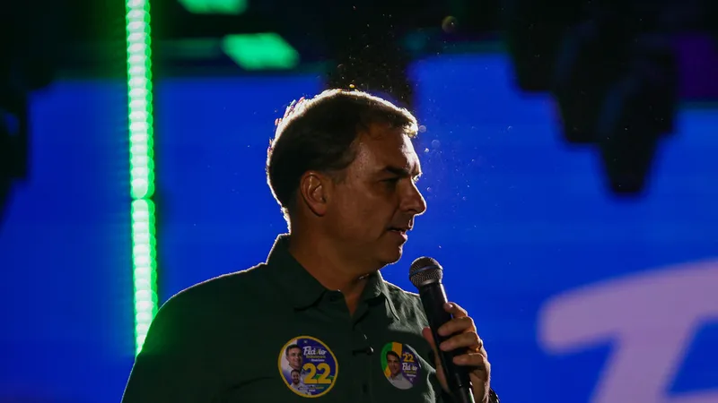 Flávio Bolsonaro no reconoce su derrota y dice que solicitará la anulación de las elecciones