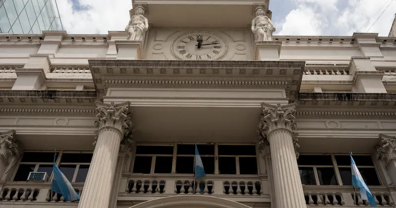 El Banco Central recortó con fuerza su posición en dólar futuro