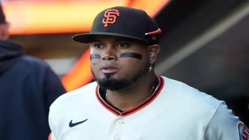 Venezolano Luis Arráez llega a los Filis de Filadelfia