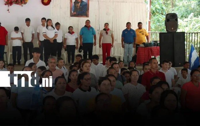 Entregan 272 becas a estudiantes de URACCAN CUR Las Minas