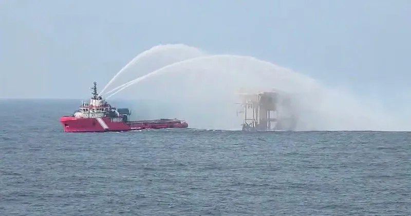 Pemex reporta incendio en plataforma petrolera del Golfo de México