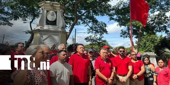 Ofrendas florales marcan el 133 aniversario de la Revolución Liberal
