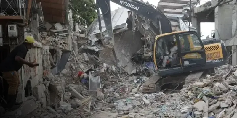 Aumenta a 321 la cifra de muertos por devastador terremoto en Colombia