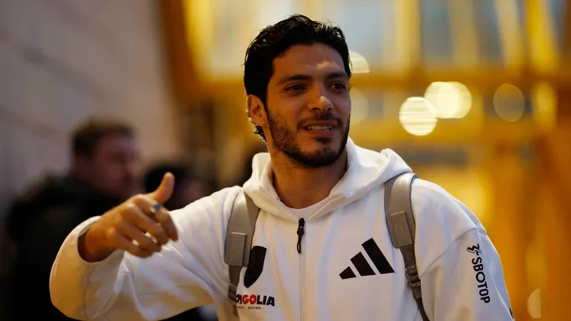 ¡Amor eterno! Raúl Jiménez tiene un detallazo con los ‘Wolves’