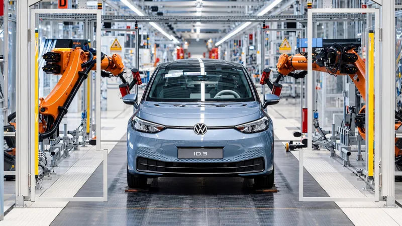 La UE quiere que los coches eléctricos comprados con dinero público tengan un 70% de componentes europeos