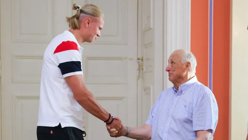 Erling Haaland, máxima estrella del fútbol noruego, despide del rey Harald con un emotivo mensaje