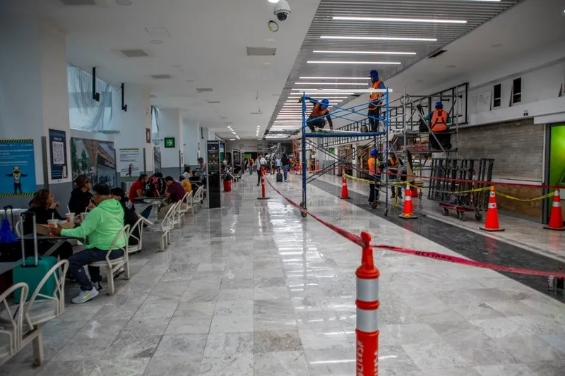 Terminal 1 del AICM se queda sin agua potable por mantenimiento
