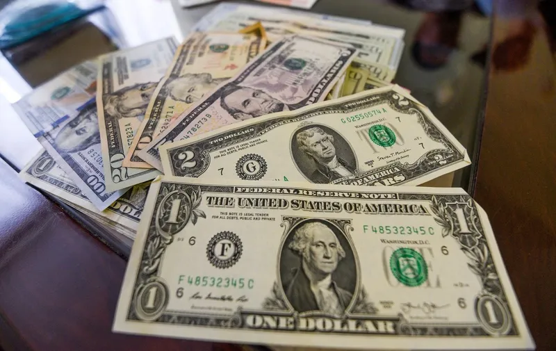 Peso cierra la semana con pérdidas, ante fortalecimiento del dólar y alza de precios del petróleo