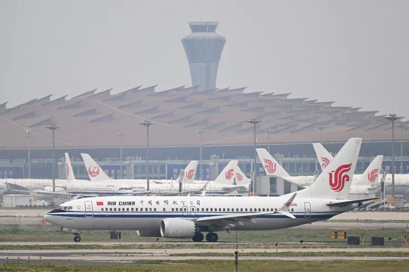 Las aerolíneas chinas subirán tarifas por encarecimiento de combustible