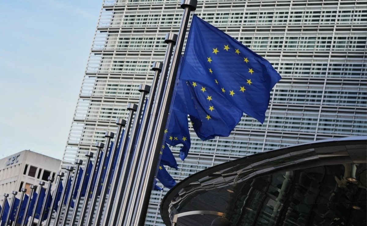 UE busca frenar aumento de aranceles de Trump a vehículos europeos