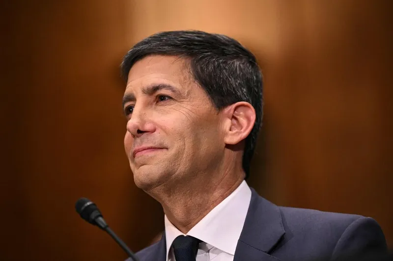Senado de EU ratifica a Kevin Warsh como próximo presidente de la Fed
