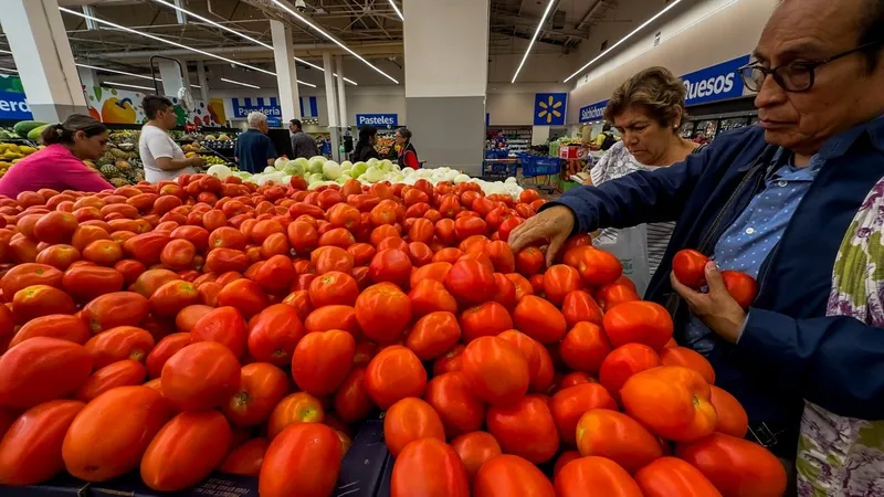 Costo de la canasta básica sube casi lo doble que la inflación