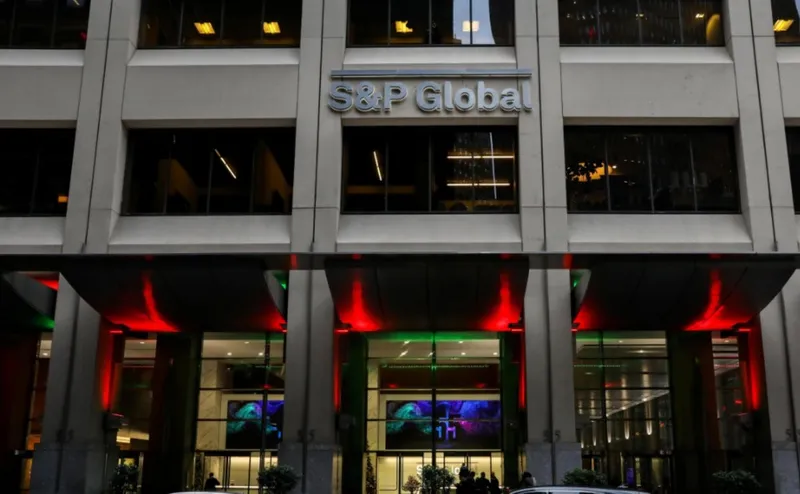 Cambia Standard and Poor’s perspectiva de estable a negativa de Pemex, CFE, gobiernos locales y bancos
