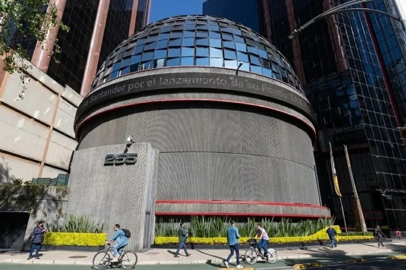 Inversionistas en México buscan certidumbre financiera y cobertura ante tipo de cambio: MexDer