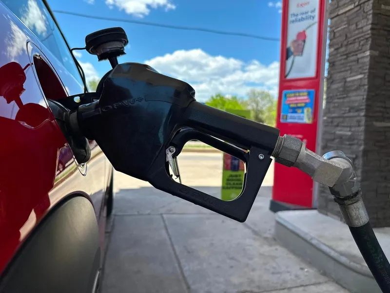 Crecimiento de ventas minoristas en EU se desaceleró en abril por alza de la gasolina