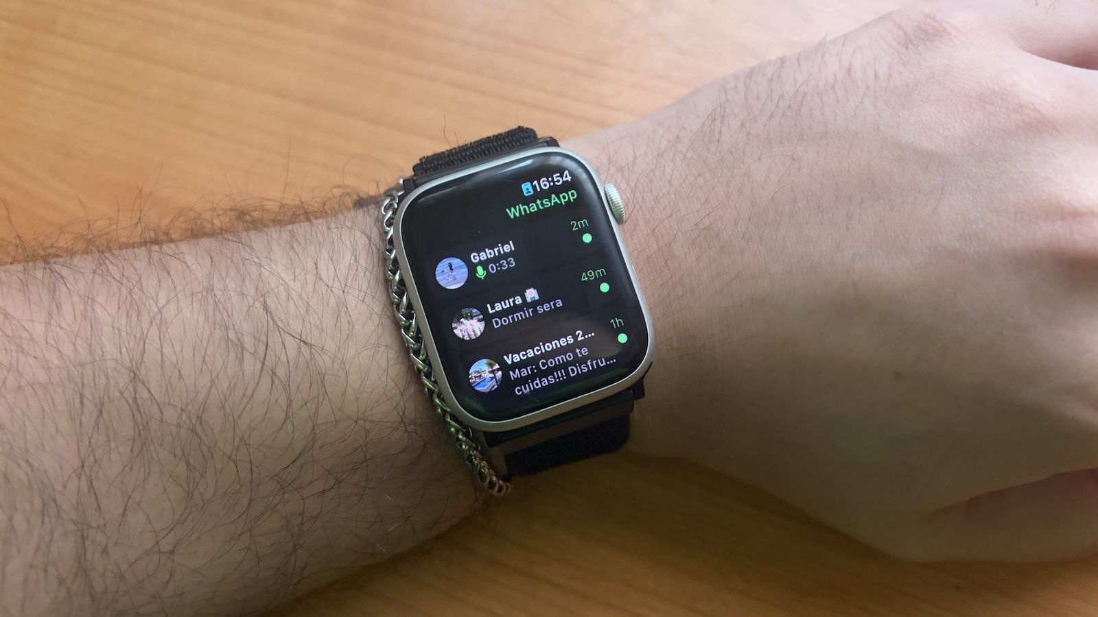 La app de WhatsApp para el Apple Watch ya es oficial: puedes probarla desde ahora mismo