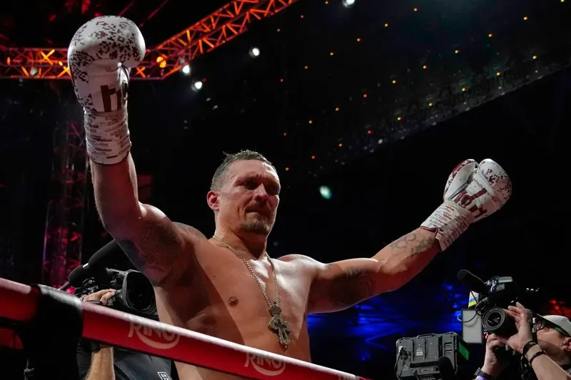 Oleksandr Usyk recibe condiciones para exponer su título AMB