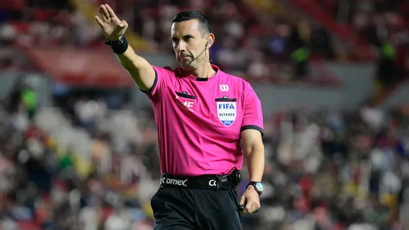 Chivas aplaude la designación de César Arturo Ramos como árbitro contra Cruz Azul