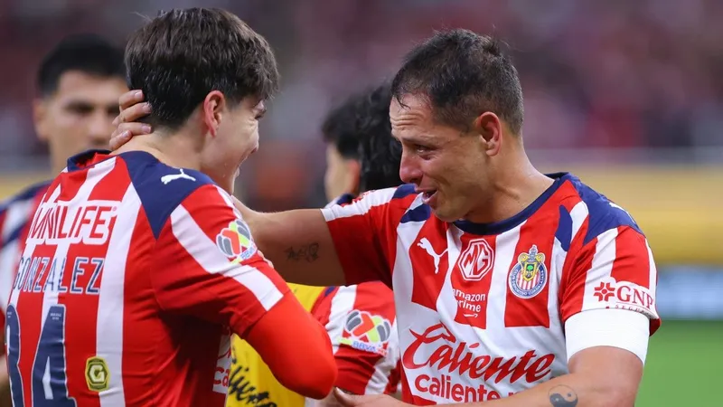 Chicharito visualiza a Armando González como el próximo ídolo de México