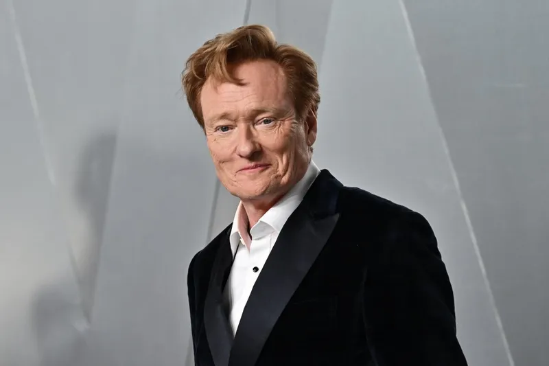 Conan O’Brien repetirá con anfitrión de los Oscar en 2027