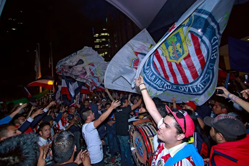 Las Chivas se dejan consentir en la CDMX con todo y serenata