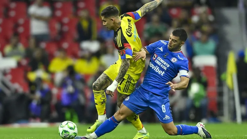 Érik Lira tiene las capacidades para ser titular en el Mundial, según Israel López