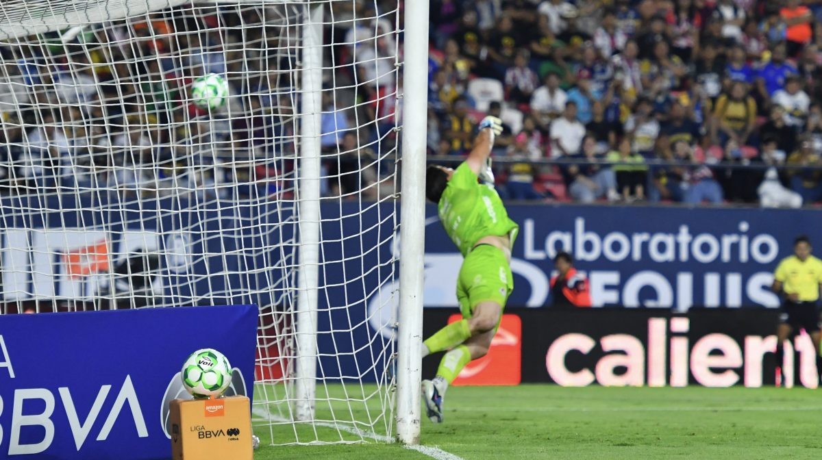 Pumas desbancó a Cruz Azul del subliderato al derrotar 0-2 al Atlético San Luis