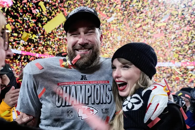Taylor Swift recurre a llamadas personales para invitar a sus amigos a su boda con Travis Kelce