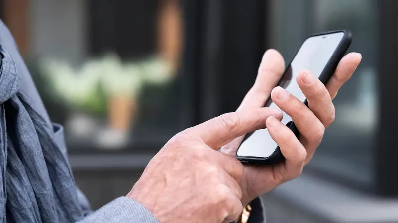 Nunca guardes tu teléfono móvil en estos lugares: podría dañar el dispositivo y afectar tu salud
