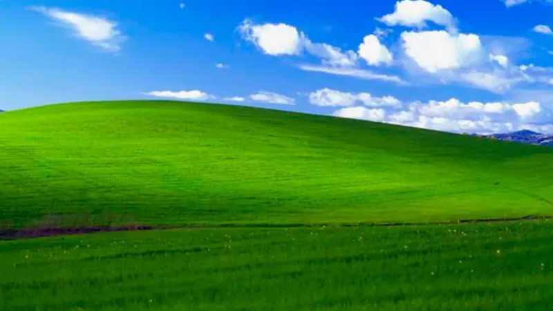 Mujer se hace viral al mostrar paisaje idéntico al fondo de Windows XP