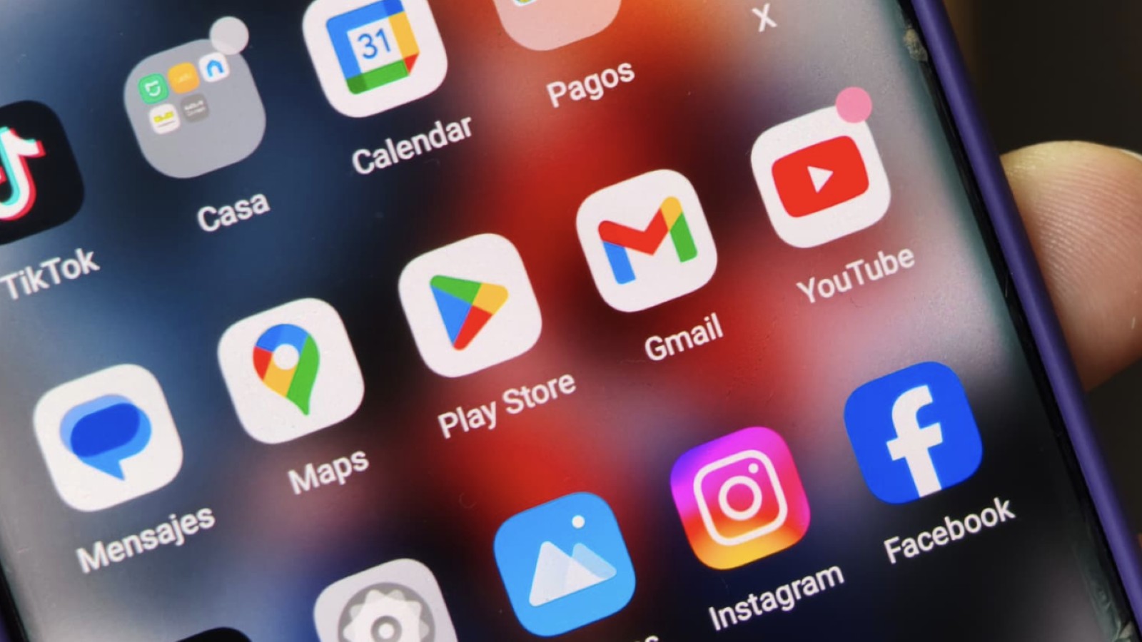 El FBI alerta: ‘Estas apps pueden recopilar datos e información privada de forma continua’