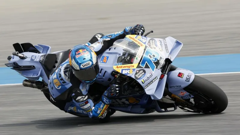 Alex Márquez marca terreno y Jorge Martín da el sustazo en el inicio de MotoGP en Barcelona