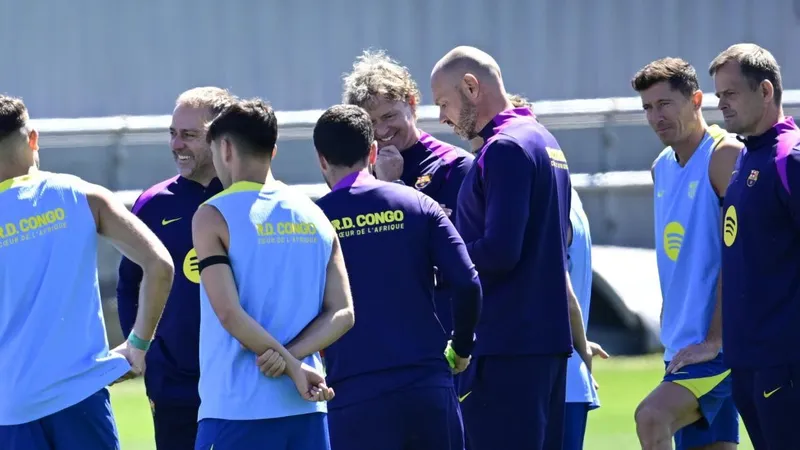 Flick: "Ha sido un privilegio trabajar con Lewandowski, es un ejemplo"