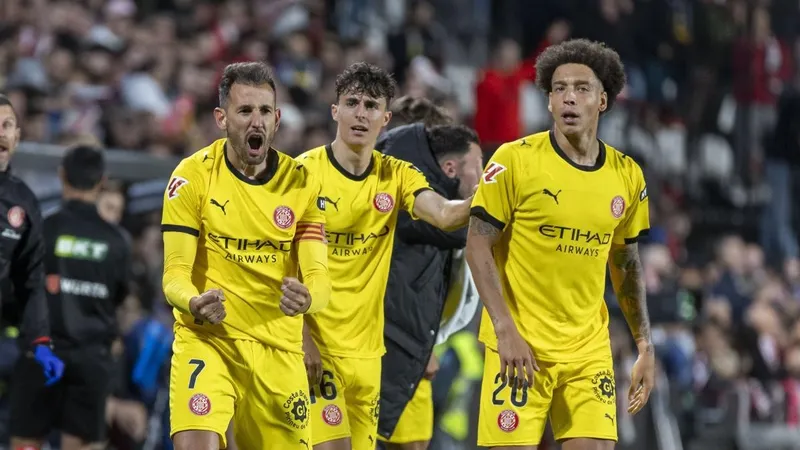 1-1: Stuani salva un punto sobre la bocina en Vallecas