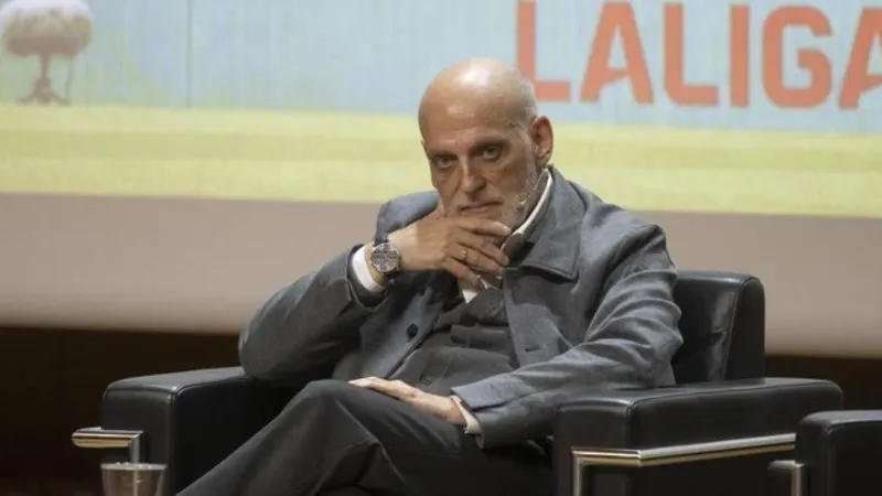 Tebas tacha a Florentino de mentiroso