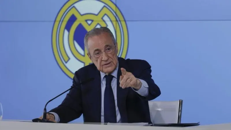 ¡Dimite el presidente de Vocento durante la rueda de prensa de Florentino Pérez!