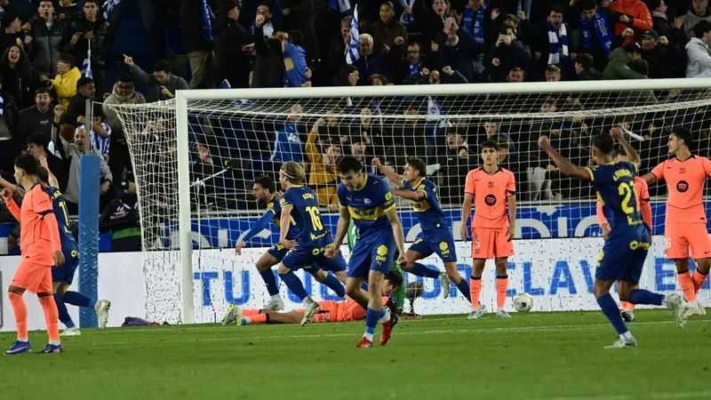 El Barça se despide de los 100 puntos y da vida al Alavés