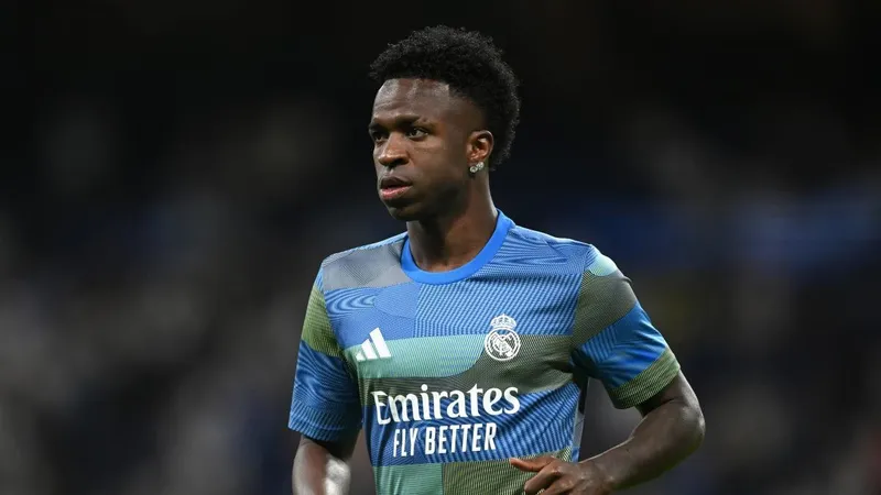 Pitos para el Real Madrid y aplausos para el Oviedo