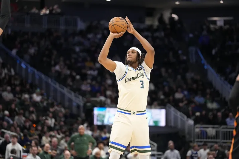 Myles Turner raja de los Bucks