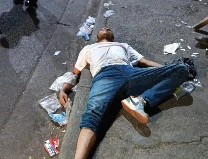 Hombre es lanzado como saco de papas de un bus cerca de semáforos del barrio La Fuente