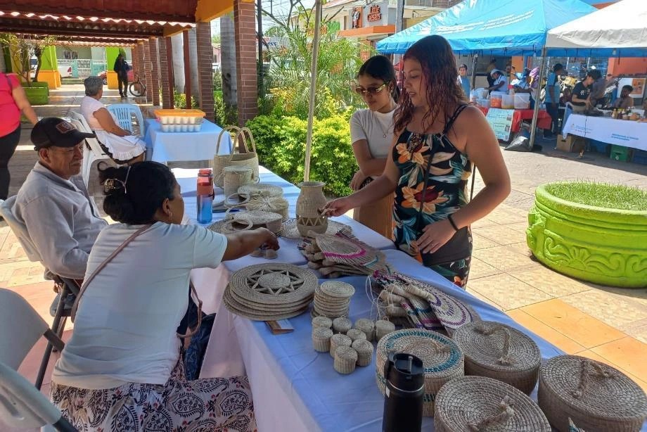 Emprendedores nicaragüenses generan C$2.2 millones en ventas en 107 ferias