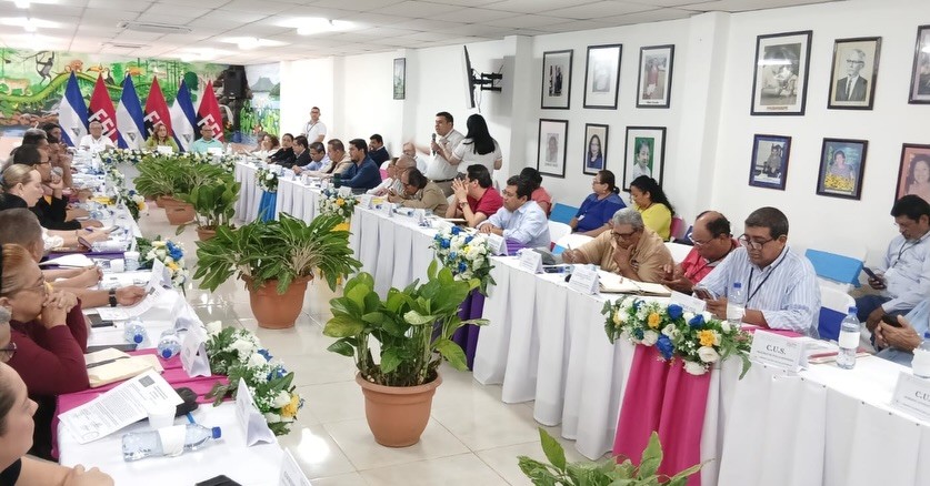 Sindicatos, empresarios y Gobierno acuerdan incremento del 4% al salario mínimo