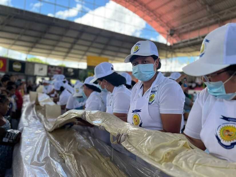 Familias de Santo Tomás disfrutan del quesillo más grande de Nicaragua