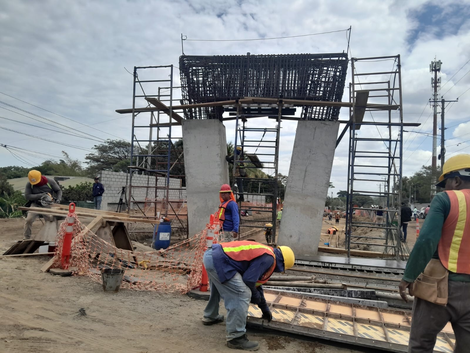 Paso a Desnivel Nejapa alcanza el 21% de avance y estará listo en febrero de 2027