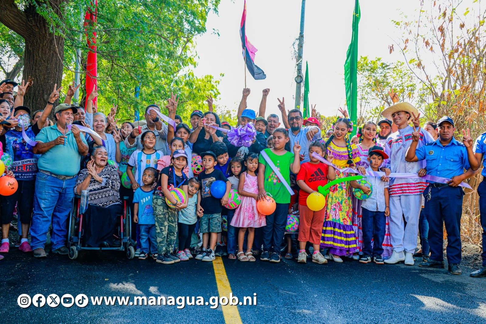 Comunidad de Nejapa se despide del lodo y los polvasales con 7 nuevas cuadras asfaltadas