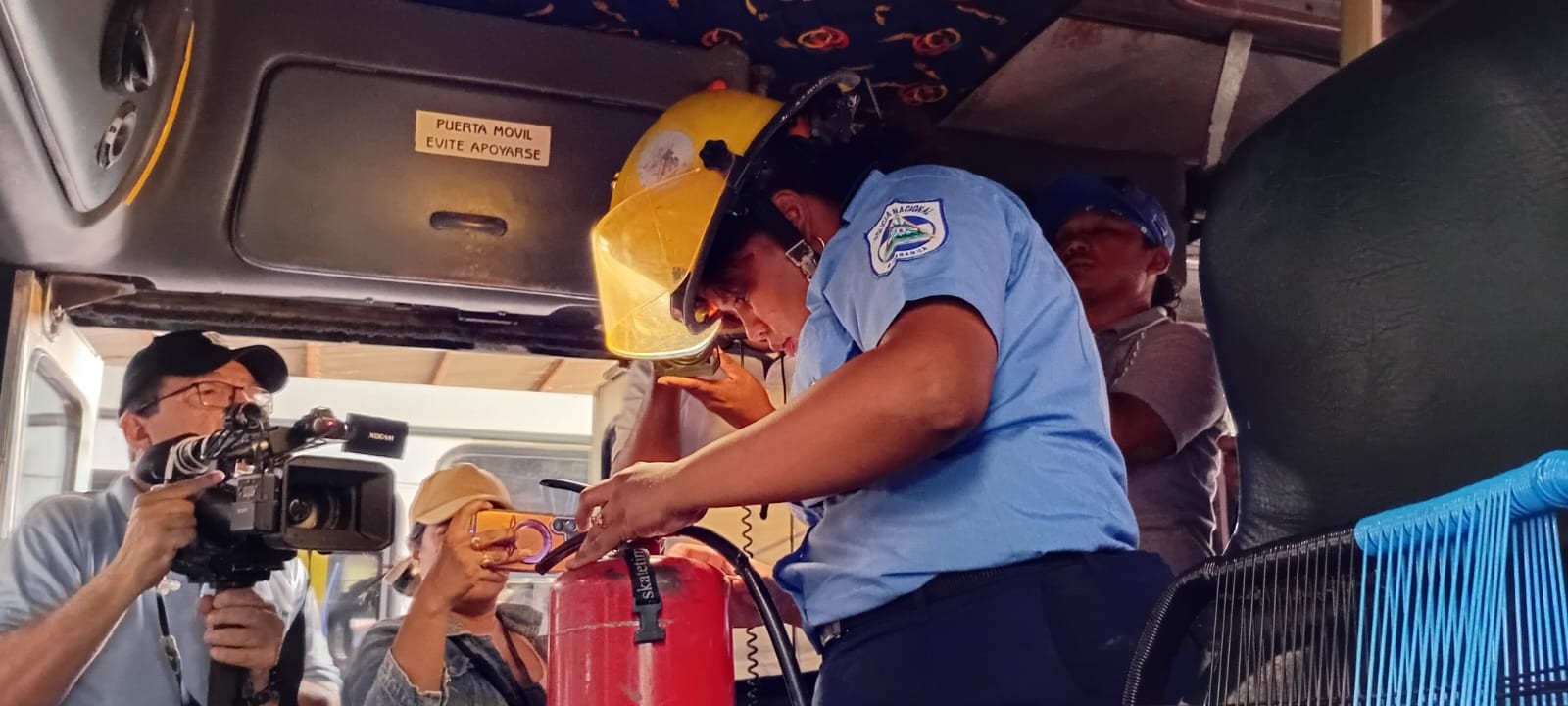 Bomberos refuerzan medidas preventivas en terminal de buses y tramos del Mercado Mayoreo