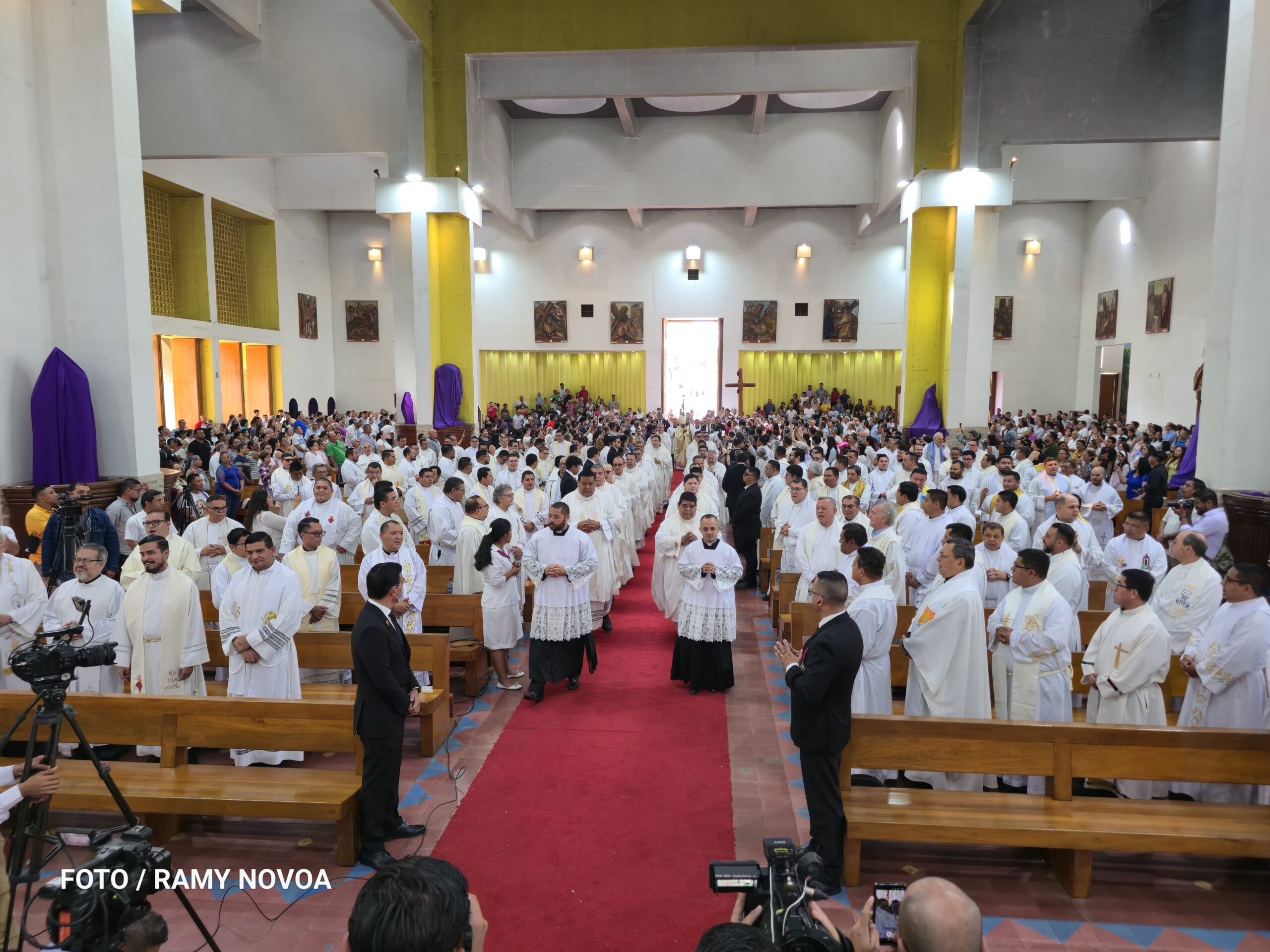 Cardenal Brenes destaca masiva partipacion de feligreses que “con toda libertad han llegado a los templos”