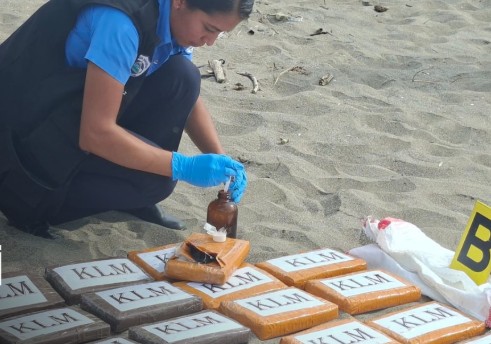 Incautan 82 paquetes de cocaína en playa de San Rafael del Sur