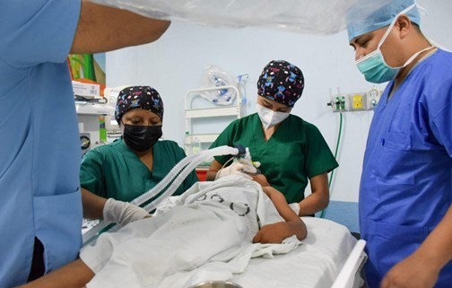 Tecnología de punta y solidaridad transforman corazones de 20 niños nicaragüenses